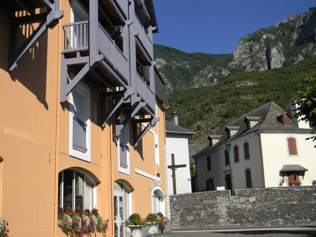 Hôtel Chez Pierre d'Agos Agos-Vidalos Exterior foto
